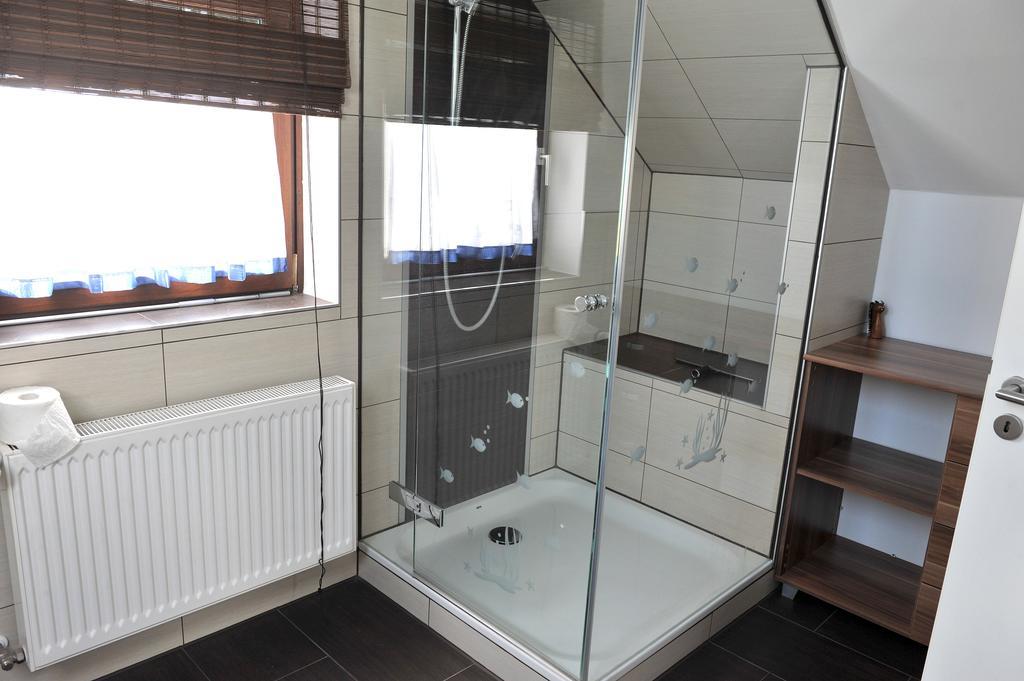ורמלסקירכן Ferienwohnung Bergisch Land חדר תמונה