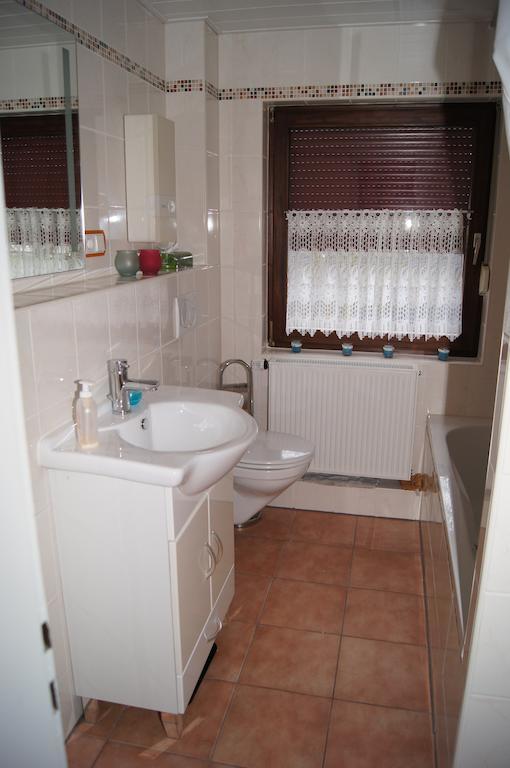 ורמלסקירכן Ferienwohnung Bergisch Land חדר תמונה